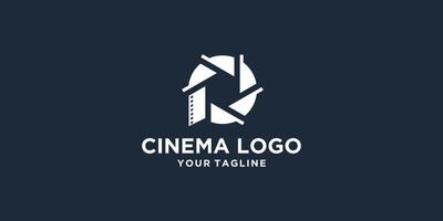 cinema lente logo modello vettore design. isolato nel buio sfondo