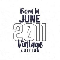 Nato nel giugno 2011. Vintage ▾ compleanno maglietta per quelli Nato nel il anno 2011 vettore