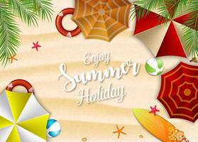 godere estate vacanze sfondo. superiore Visualizza di molti gli ombrelli, tavola da surf, boa, stella marina, spiaggia palla e palma alberi vettore