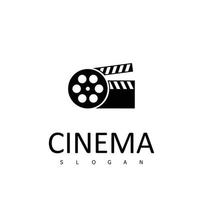 modello astratto di vettore del logo del cinema isolato su priorità bassa bianca