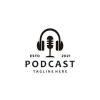 Podcast microfono e cuffie minimalista logo design vettore