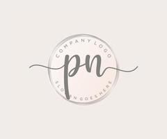 iniziale pn femminile logo. utilizzabile per natura, salone, terme, cosmetico e bellezza loghi. piatto vettore logo design modello elemento.