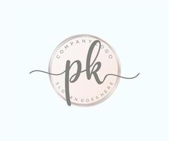 iniziale pk femminile logo. utilizzabile per natura, salone, terme, cosmetico e bellezza loghi. piatto vettore logo design modello elemento.