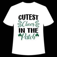 più carino trifoglio nel il toppa st. Patrick giorno camicia Stampa modello, fortunato incantesimi, irlandesi, tutti ha un' poco fortuna tipografia design vettore