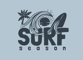 slogan della stagione surf con palma grafica e tavola da surf sull'illustrazione dell'onda vettore
