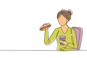disegno continuo di una linea giovane donna che mangia un hamburger e beve una tazza di cola con la mano. felice e goditi il pranzo al ristorante. cibo delizioso. illustrazione grafica vettoriale di disegno di disegno a linea singola