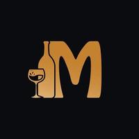 lettera m logo con vino bottiglia design vettore illustrazione su nero sfondo. vino bicchiere lettera m logo design