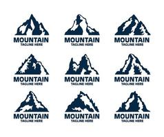 impostato di montagna logo design. impostato di nero bianca montagne. astratto alto montagna logo vettore