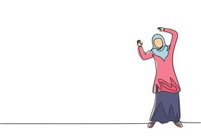 continua una linea che disegna una giovane lavoratrice araba in piedi per strada e alza le mani. successo business manager concetto minimalista. illustrazione grafica vettoriale di disegno a linea singola.