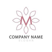 m lettera logo design. girasole con lettera logotipo. lusso floreale logo. vettore