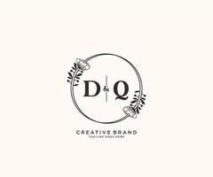 iniziale dq lettere mano disegnato femminile e floreale botanico logo adatto per terme salone pelle capelli bellezza boutique e cosmetico azienda. vettore