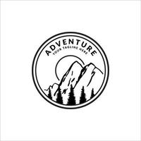 avventura logo, montagna illustrazione Vintage ▾ distintivo design vettore