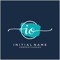 iniziale io femminile logo collezioni modello. grafia logo di iniziale firma, nozze, moda, gioielliere, boutique, floreale e botanico con creativo modello per qualunque azienda o attività commerciale. vettore