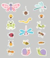 impostato adesivi di carino insetti. divertente personaggi di lumaca, scarafaggio, libellula e la farfalla, ape e formica, ragno e cavalletta. vettore illustrazione. isolato elemento per design