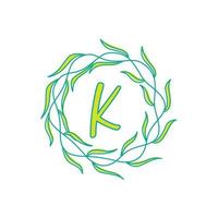 lettera K con circolare verde foglia logo vettore icona simbolo illustrazione design modello