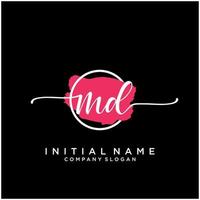 iniziale md femminile logo collezioni modello. grafia logo di iniziale firma, nozze, moda, gioielliere, boutique, floreale e botanico con creativo modello per qualunque azienda o attività commerciale. vettore