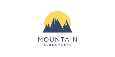 montagna logo design con creativo moderno concetto idea vettore