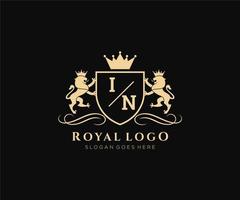 iniziale nel lettera Leone reale lusso stemma araldico logo modello nel vettore arte per ristorante, regalità, boutique, bar, Hotel, araldico, gioielleria, moda e altro vettore illustrazione.