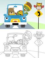 colorazione libro o pagina di cartone animato tartaruga con orso su divertente macchina, gufo su traffico cartello vettore