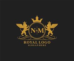 iniziale nm lettera Leone reale lusso stemma araldico logo modello nel vettore arte per ristorante, regalità, boutique, bar, Hotel, araldico, gioielleria, moda e altro vettore illustrazione.