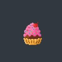 Cupcake con fragola crema nel pixel arte stile vettore