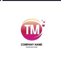 tm iniziale logo con colorato cerchio modello vettore