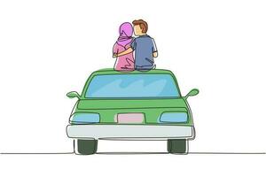 un'unica linea continua che disegna due felici amanti arabi seduti sul tetto dell'auto e guardano uno scenario romantico. uomo e donna felici che celebrano l'anniversario di matrimonio. vettore di disegno grafico a una linea