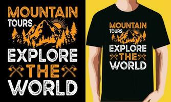 montagna tour Esplorare il mondo maglietta design. vettore