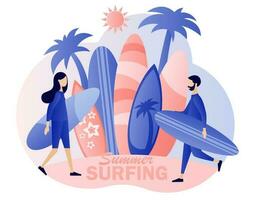 fare surf concetto. Surf club o negozio. minuscolo persone surfer con tavole da surf partire il spiaggia, mare o oceano. moderno piatto cartone animato stile. vettore illustrazione su bianca sfondo