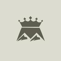 corona logo design con montagna sagomato lettera m vettore