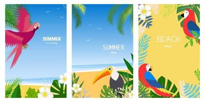 set di carte per le vacanze estive. illustrazione vettoriale di design piatto. vacanze estive e cose e oggetti per le vacanze al mare. design con foglie esotiche, fiori, palme e uccelli.