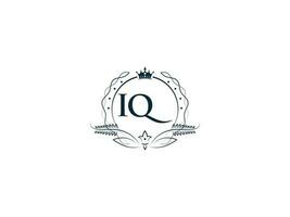 monogramma lusso iq logo lettera, creativo corona iq qi femminile azienda logo vettore