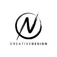 creativo naturale lettera n spazzola ictus logo design vettore