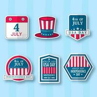4 ° di luglio calendario, zio sam cappello, distintivo, etichetta o etichetta collezione su blu a strisce sfondo. vettore