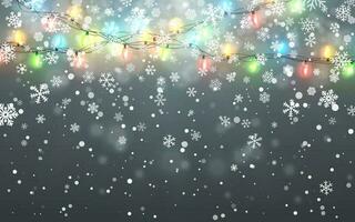 Natale neve. caduta bianca i fiocchi di neve su buio sfondo. natale colore ghirlanda, festivo decorazioni. raggiante Natale luci. vettore nevicata, i fiocchi di neve volante nel inverno aria