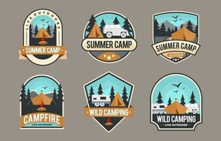 collezione di badge da campeggio
