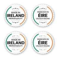 set di quattro etichette irlandesi realizzate in irlanda in irlanda rinneadh in eire adesivi e simboli di qualità premium con stelle semplice illustrazione vettoriale isolato su sfondo bianco
