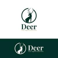 cervo logo vettore design in piedi focoso, a caccia logo disegno, animale logo, cervo vettore