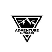 semplice premium mountain adventure outdoor badge vector logo icon design