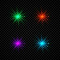 leggero effetto di lente razzi. impostato di quattro verde, rosso, viola e blu raggiante luci starburst effetti con scintille su un' buio trasparente sfondo. vettore illustrazione