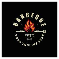 Fumo e bbq barbecue Vintage ▾ caldo griglia, con attraversato fiamme e spatola. logo per ristorante, distintivo, bar e bar.vettore vettore