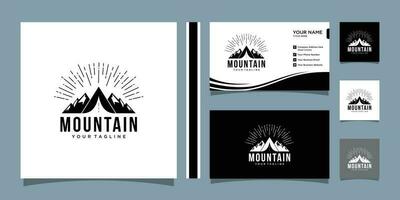 Vintage ▾ montagna logo e illustrazione semplice design logo modello e attività commerciale carta premio vettore