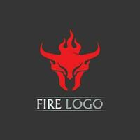 abete icona e fuoco logo design vettore