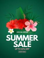 sfondo naturale di poster di vendita estiva con foglie di palma tropicale e fiori esotici
