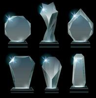 trasparente trofeo premi. bicchiere premio su In piedi, acrilico premi trofei e chiaro vincitore cristallo realistico vettore impostato