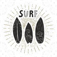 etichetta vintage, tavole da surf disegnate a mano, modello di distintivo retrò con texture grunge, illustrazione vettoriale di design tipografico