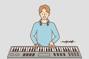 contento giovane uomo giocando su sintetizzatore. sorridente tipo nel cuffie godere musica preforma utilizzando musicale strumento. passatempo e intrattenimento. vettore illustrazione.