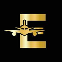 lettera e viaggio logo concetto con volante aria aereo simbolo vettore