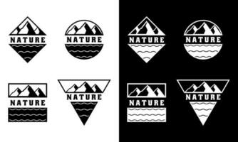 natura e avventura vettore logo impostare. esso è adatto per loghi di natura amanti, avventurieri, montagna scalatori, scout, comunità, Marche, e altri.