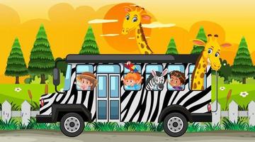 safari alla scena del tramonto con bambini e animali sul bus vettore
